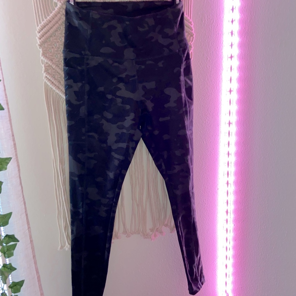 Dark Grey Camo Leggings with pockets
Danskin 
Size S